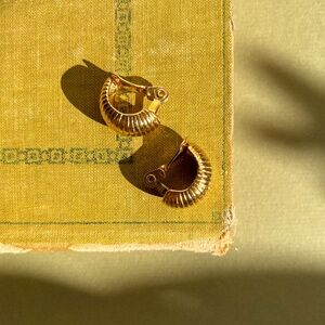 Vintage 1980s Small Gold Tone Clip-On Hoops